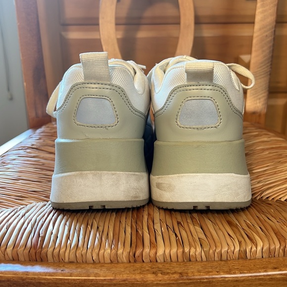 EUC H&M white/cream size 7 platform sneaker - Picture 4 of 9